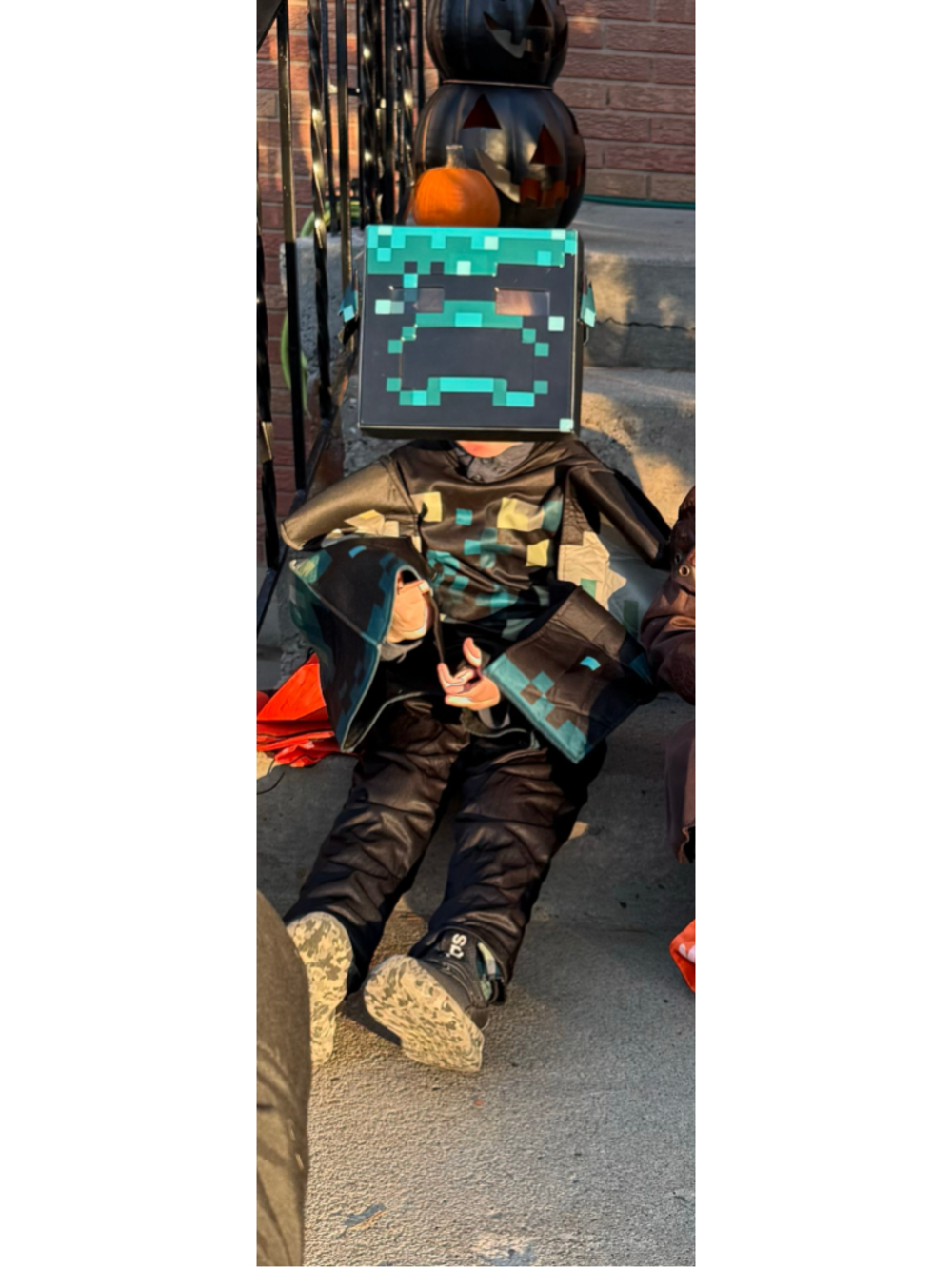 Minecraft Creeper Halloween Costume sz med 8. Black Blue. Green